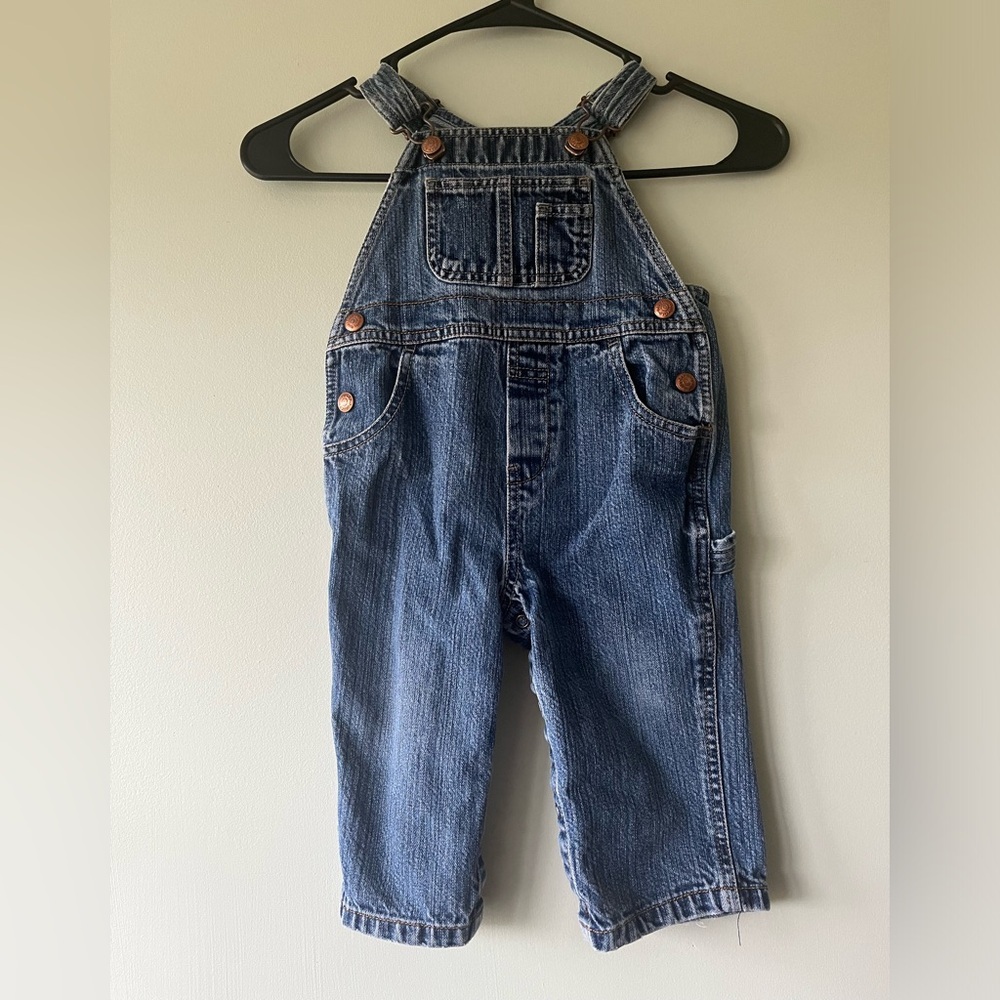 Kids Baby Gap Jean overalls. Has vintage look and thick material. Size 12-18 mo
